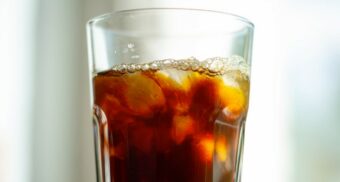 A photo of cola in a glass. (Photo: K8 / Unsplash)