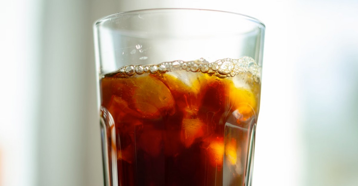 A photo of cola in a glass. (Photo: K8 / Unsplash)