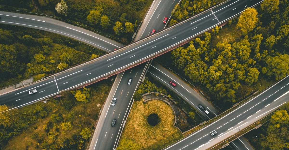 An aerial photo of a freeway. (Photo: Ed 259 / Unsplash)