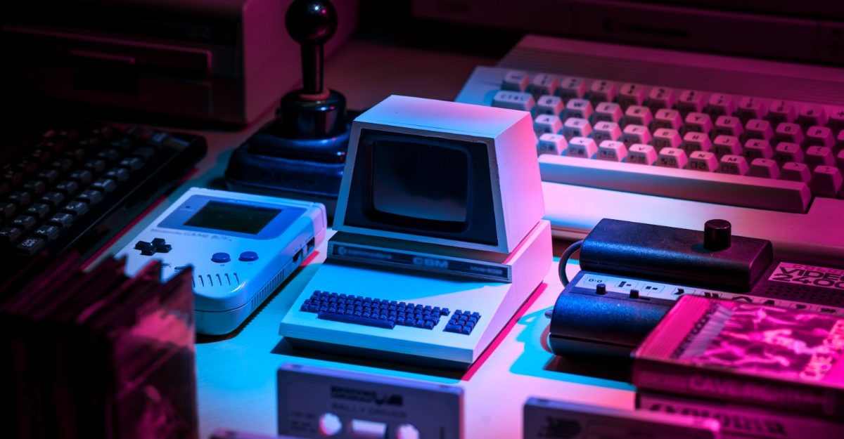 A photo of various video game consoles. (Photo: Lorenzo Herrera / Unsplash)