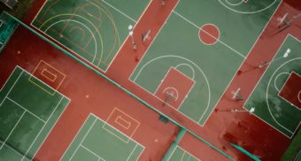 A photo of various basketball courts. (Photo: CHUTTERSNAP / Unsplash)