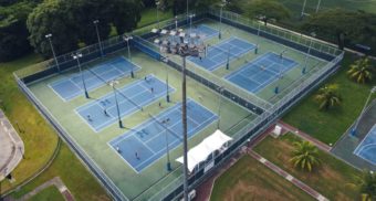 An aerial photo of people playing tennis on tennis courts. (Photo: leslie_wong / Unsplash)