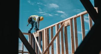 A photo of a construction worker. (Photo: Josh Olalde / Unsplash)