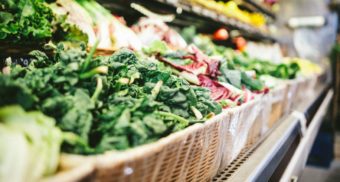 A photo of produce at a grocery store. (Photo: Scott Warman / Unsplash)