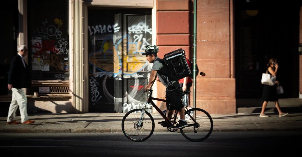 A photo of a person making a delivery on their bicycle. (Photo: Patrick Connor Klopf / Unsplash)