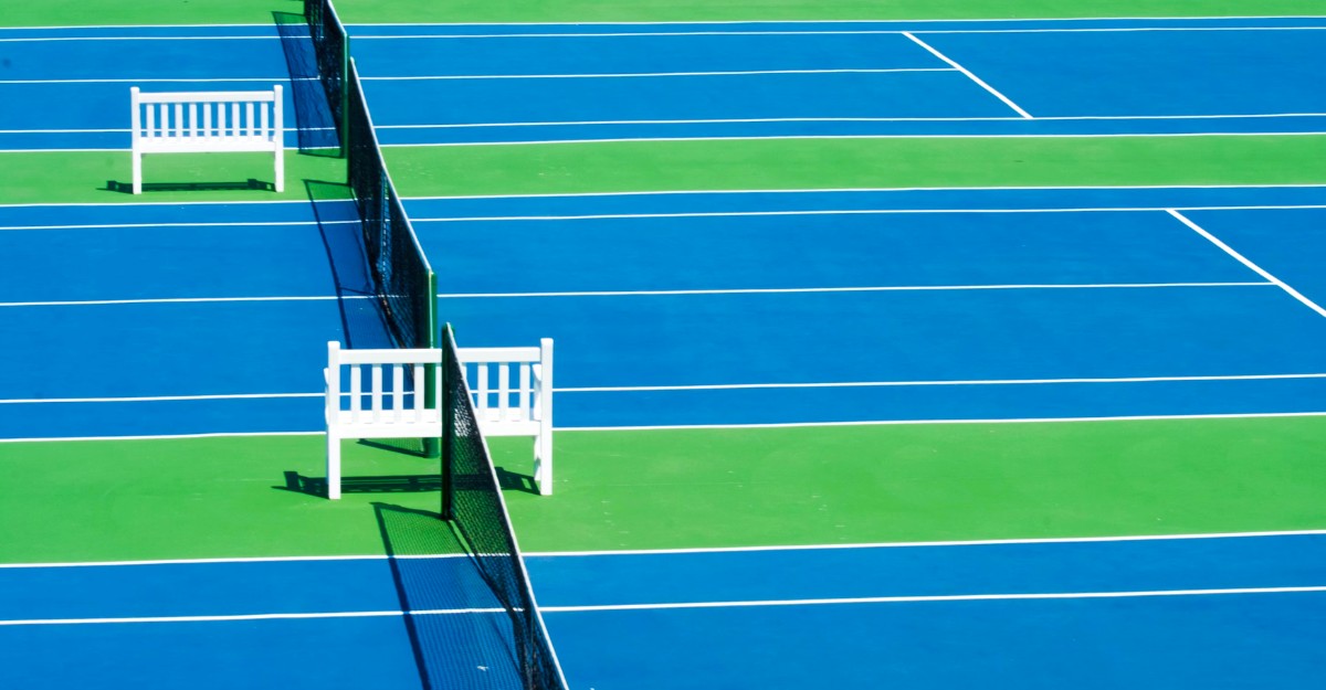 A photo of tennis courts. (Photo: Wil Seaman / Unsplash)