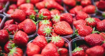 A photo of strawberries at a grocery store. (Photo: Clem Onojeghuo / Unsplash)