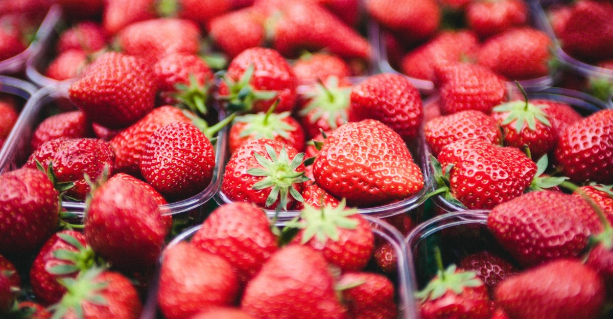 A photo of strawberries at a grocery store. (Photo: Clem Onojeghuo / Unsplash)