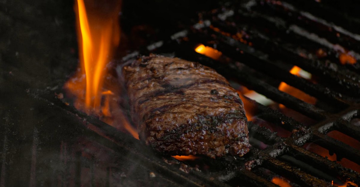 A photo of beef being cooked on a grill. (Photo: Tiitus Saaristo / Unsplash)