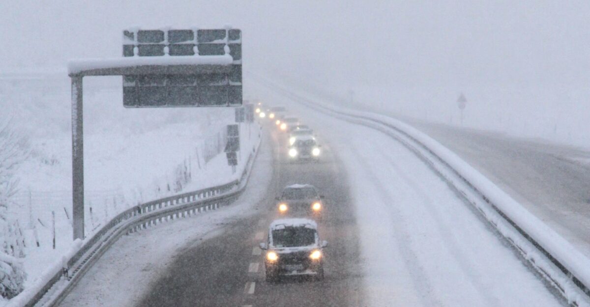 A photo of cars in a snowstorm. (Photo: Julian Wirth / Unsplash)