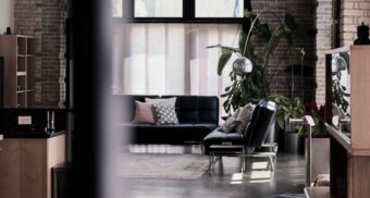 A photo of furniture inside a home. (Photo: Aaron Huber / Unsplash)