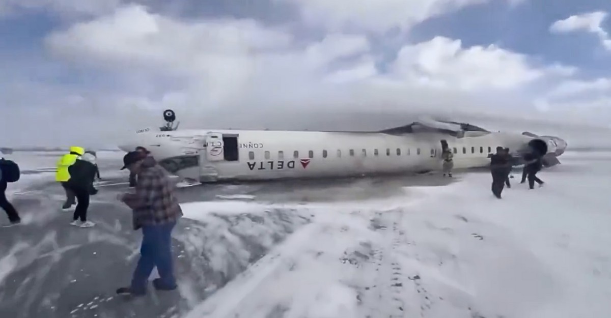 A photo of Delta Flight 4819, which crash landed at Toronto Pearson International Airport. (Photo: @mjfree / X/Twitter)