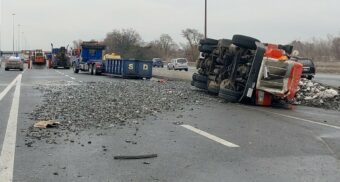 A photo of a truck transporting scrap metal on its side on Highway 401 in Scarborough. (Photo: OPP_HSD / X/Twitter)