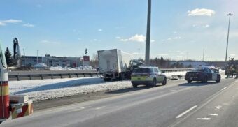 A photo of a transport truck that collided with the median on Highway 417 in Kanata. (Photo: OPP_ER / X/Twitter)