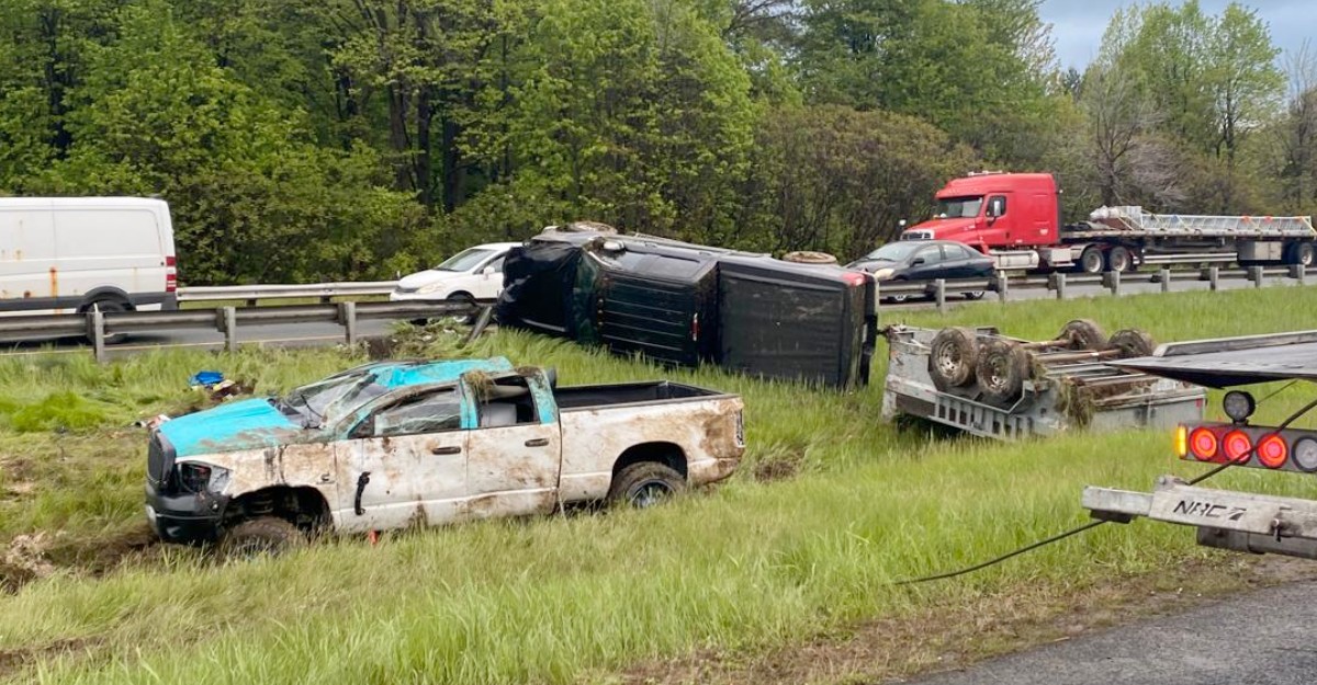 pickup-truck-collision-hwy-403-ancaster-may-2025 A photo of a collision involving two pickup trucks on Hwy. 403 near Hwy. 6 in Ancaster, Ontario. (Photo: OPP_HSD / X/Twitter)