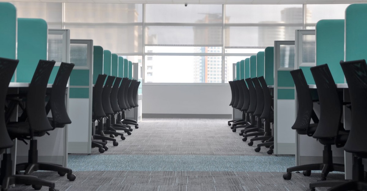 canadians-using-work-sharing-program-june-2025 A photo of an empty office. (Photo: kate_sade / Unsplash)