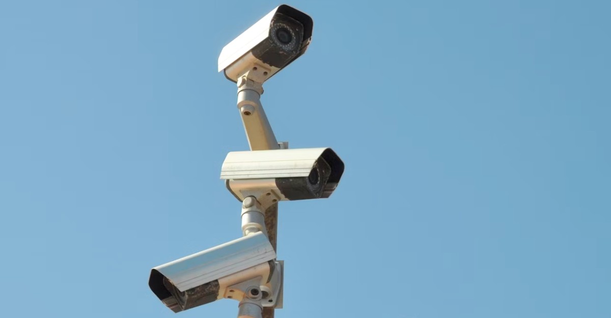 A photo of surveillance cameras on a pole. (Photo: Jürgen Jester / Unsplash)