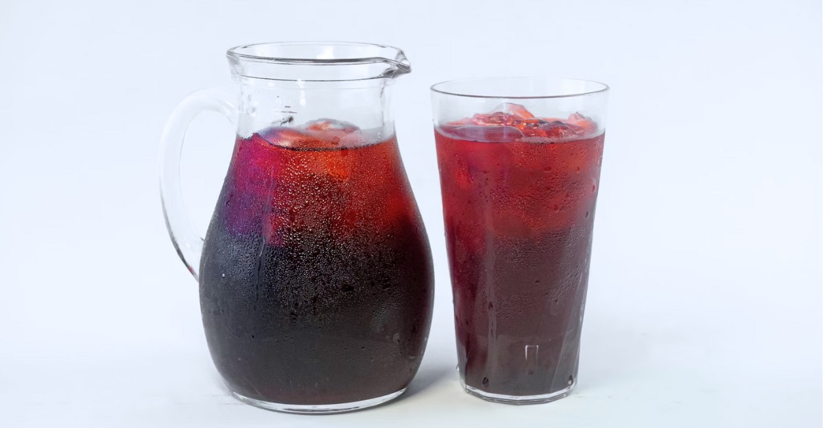 minute-maid-job-losses-peterborough-july-2025 A photo of a glass of juice beside a pitcher of juice. (Photo: Fotografía de Alimentos / Unsplash)