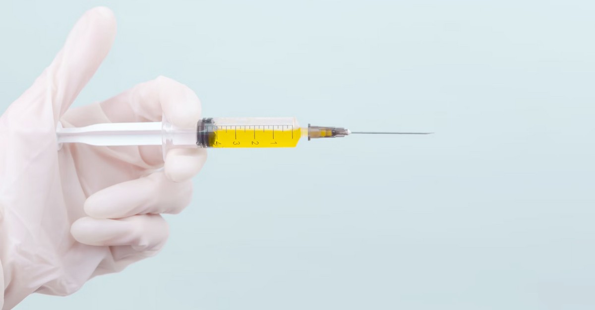 health-canada-alzheimers-disease-drug-october-2025 A person holds a syringe with a yellow fluid inside. (Photo: diana_pole / Unsplash)