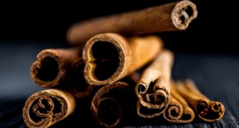 A close-up shot of cinnamon stacked together. (Photo: Alex Bayev / Unsplash)