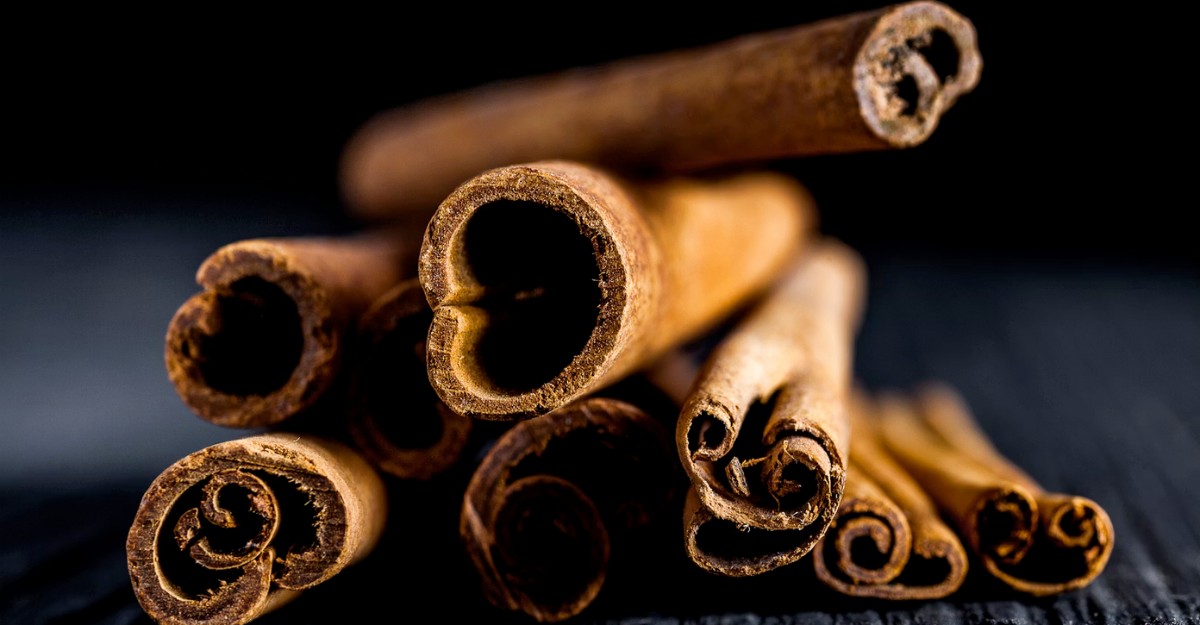 A close-up shot of cinnamon stacked together. (Photo: Alex Bayev / Unsplash)