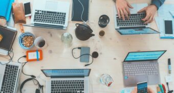 Staff forced to share a cramped office space. (Photo: Aashish Yadav / Unsplash)