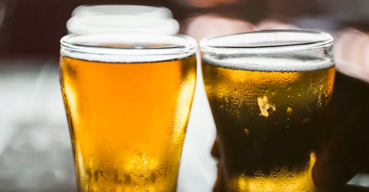Multiple glasses of beer on a wooden table at a restaurant. (Photo: Teo Do Rio / Unsplash)