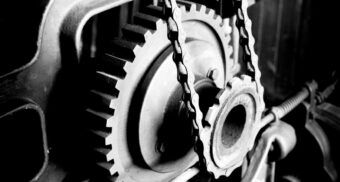 Gears on a machine. (Photo: Mike Hindle / Unsplash)