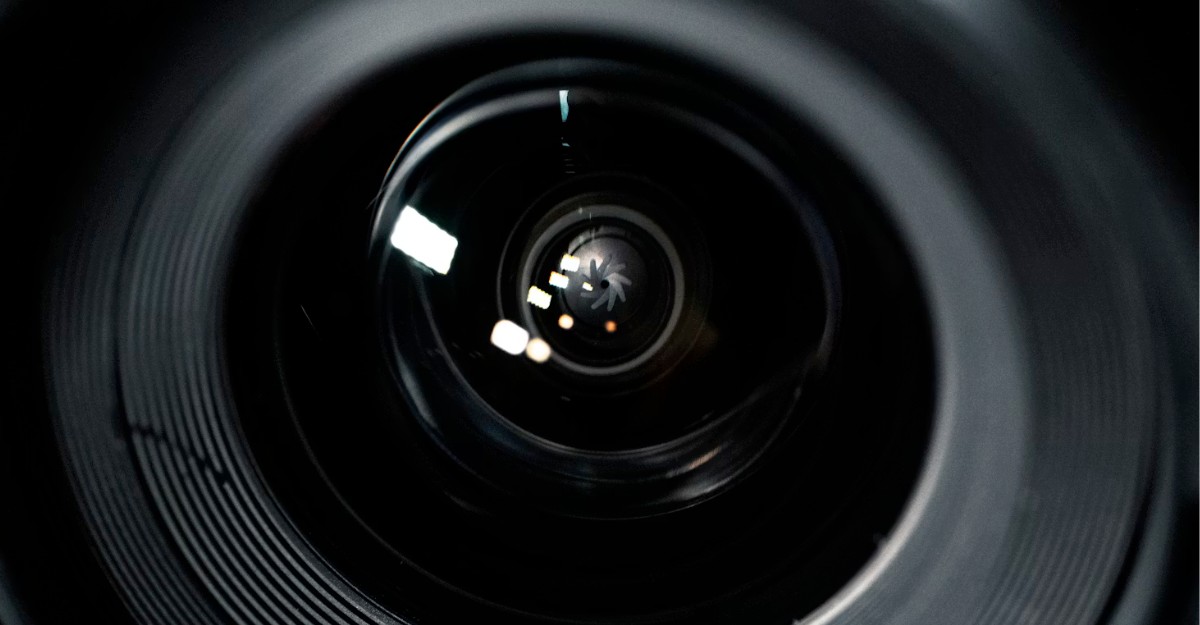 A close-up of a camera lens. (Photo: Colin Lloyd / Unsplash)