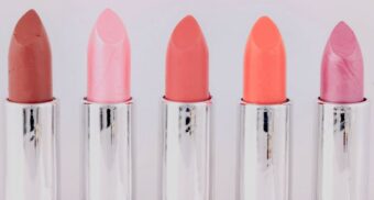 An assortment of lipstick on a table. (Photo: Marek Studzinski / Unsplash)