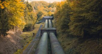 A pipeline in a forest. (Photo: Quinten de Graaf / Unsplash)