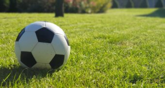 A soccer ball on grass. (Photo: Giero Saaski / Unsplash)