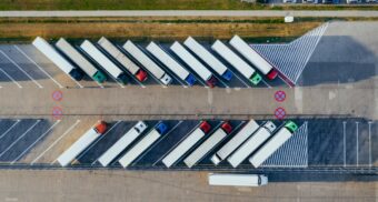 Trucks in a parking lot. (Photo: Marcin Jozwiak / Unsplash)